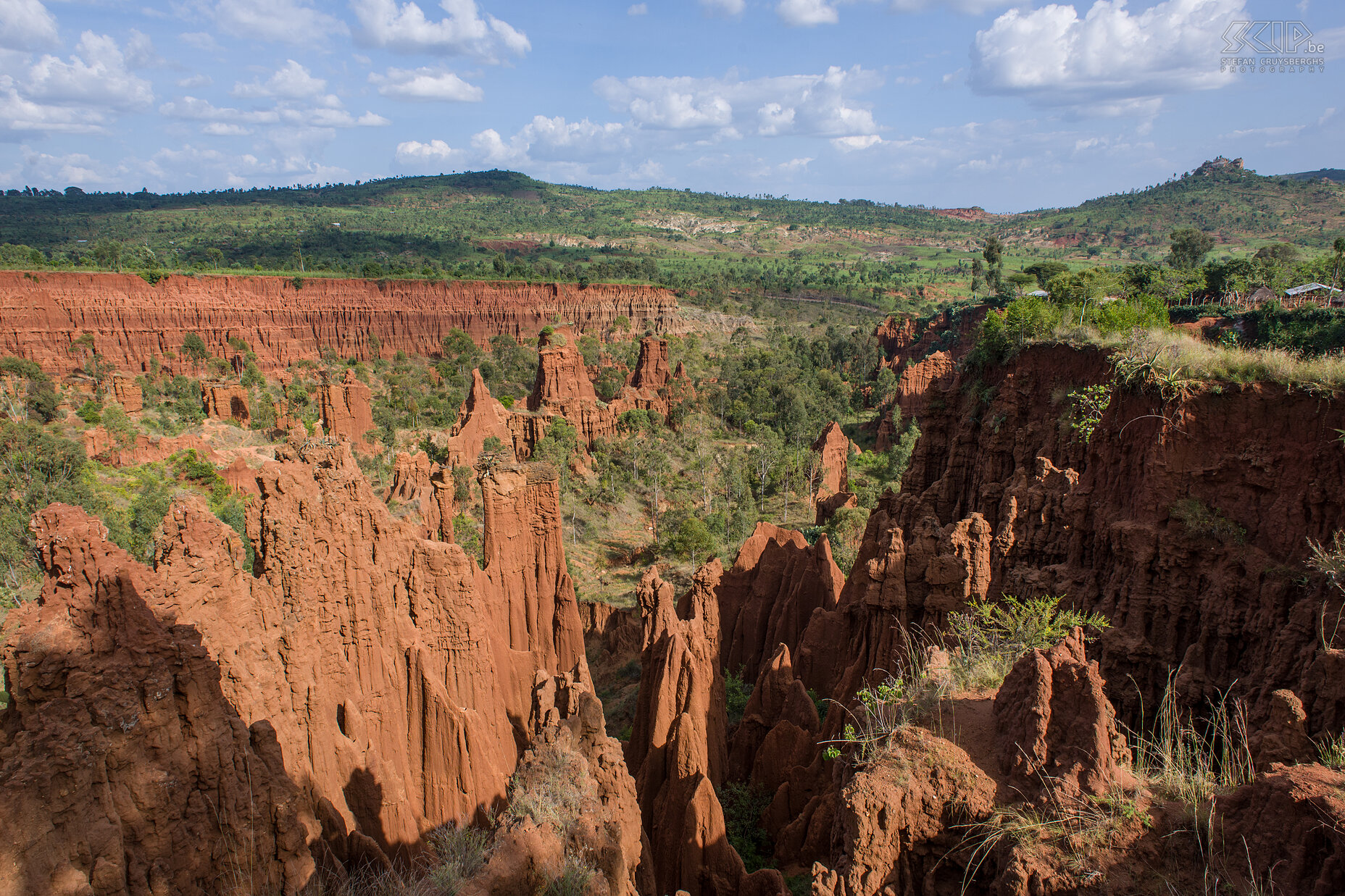 Konso - Gesergiyo canyon Nabij het dorpje Gesergiyo is er ook een mooie rode canyon, die 'New York' canyon wordt genoemd. Stefan Cruysberghs